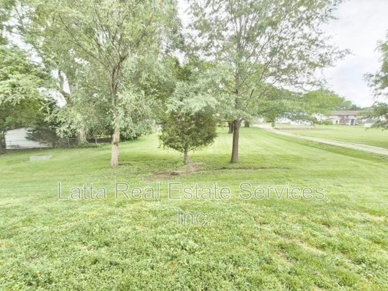 715 W 26th St - Photo 3 of 15