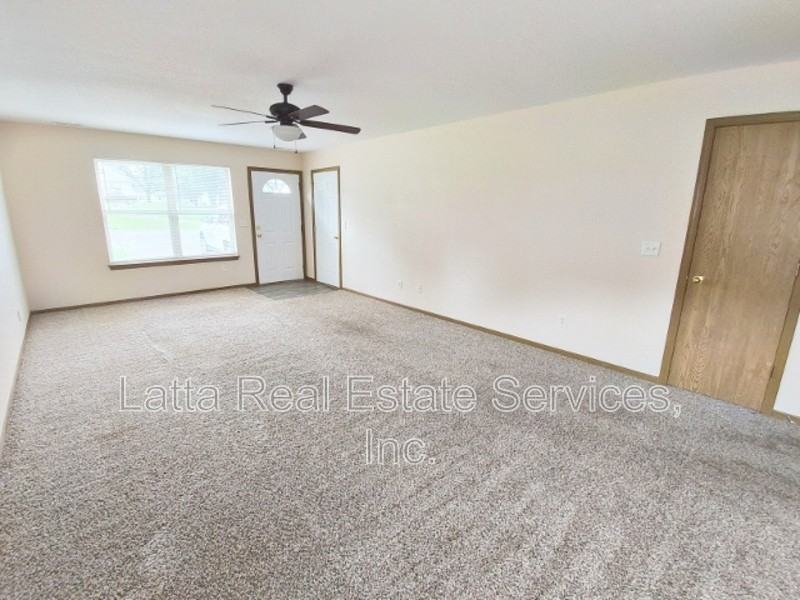 715 W 26th St - Photo 5 of 15