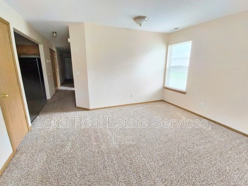 715 W 26th St - Photo 6 of 15
