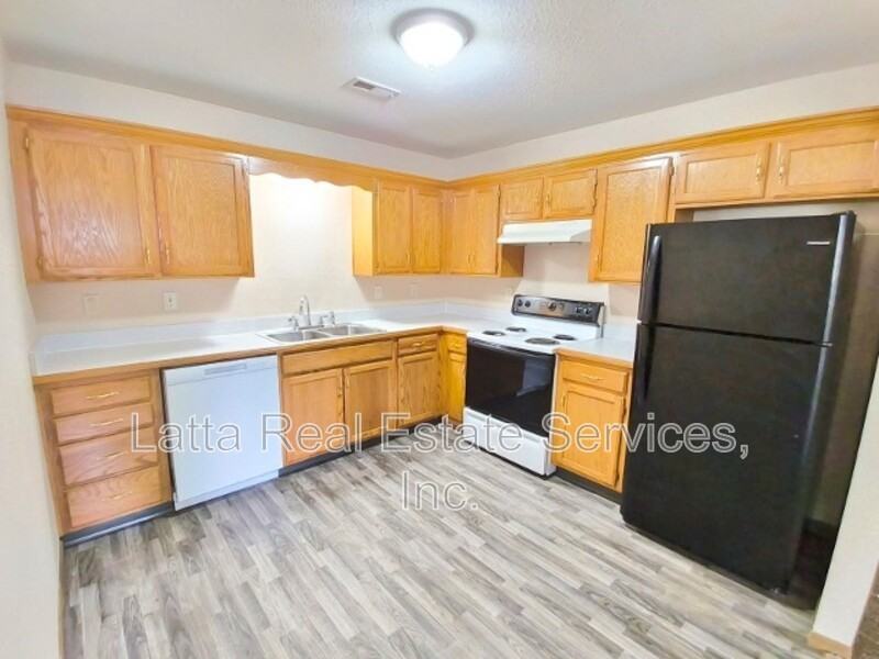 715 W 26th St - Photo 7 of 15