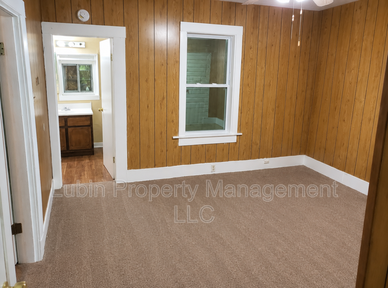 2527 Calvert Ave - Photo 2 of 5