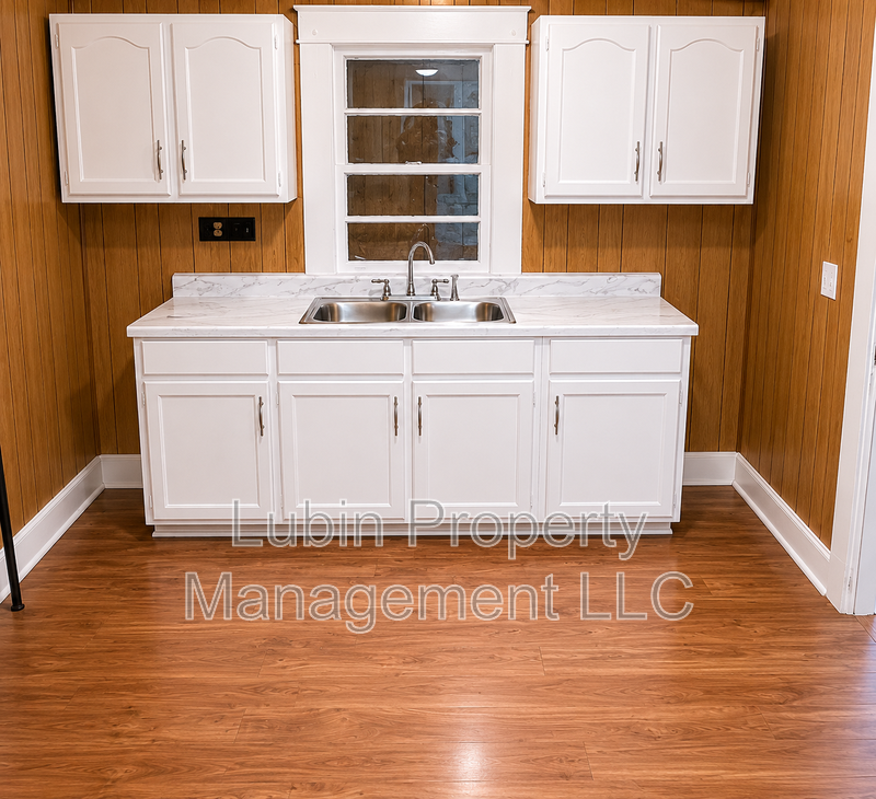 2527 Calvert Ave - Photo 3 of 5
