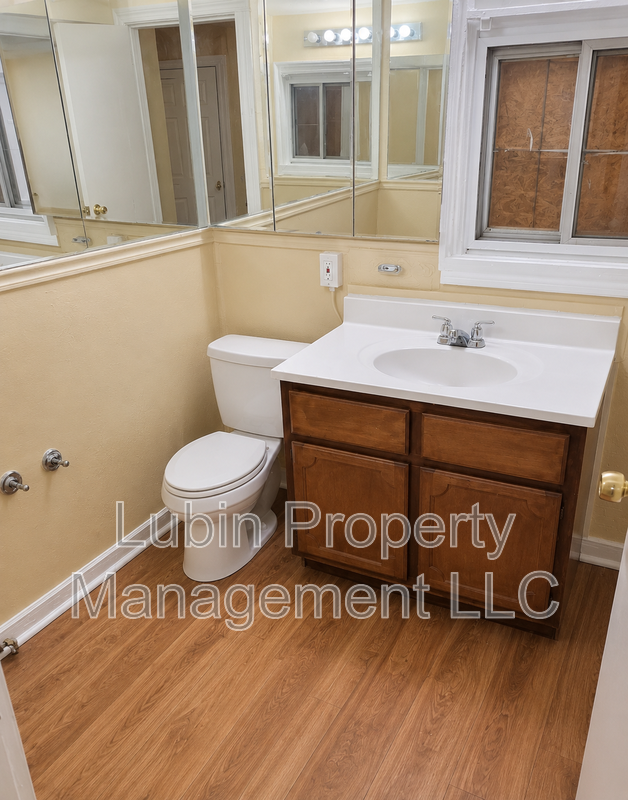 2527 Calvert Ave - Photo 4 of 5