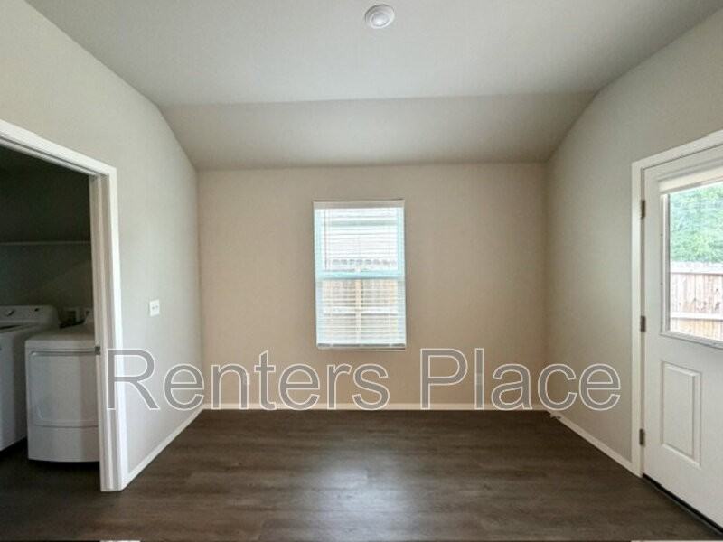 3704 Southeast Avenue - Photo 4 of 17