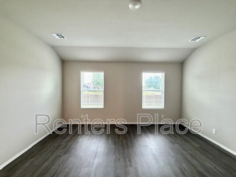 3704 Southeast Avenue - Photo 6 of 17