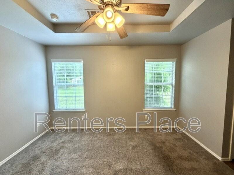 312 W Sycamore St - Photo 7 of 17