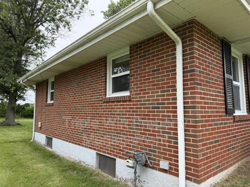 1664 Talisman Ln - Photo 3 of 35