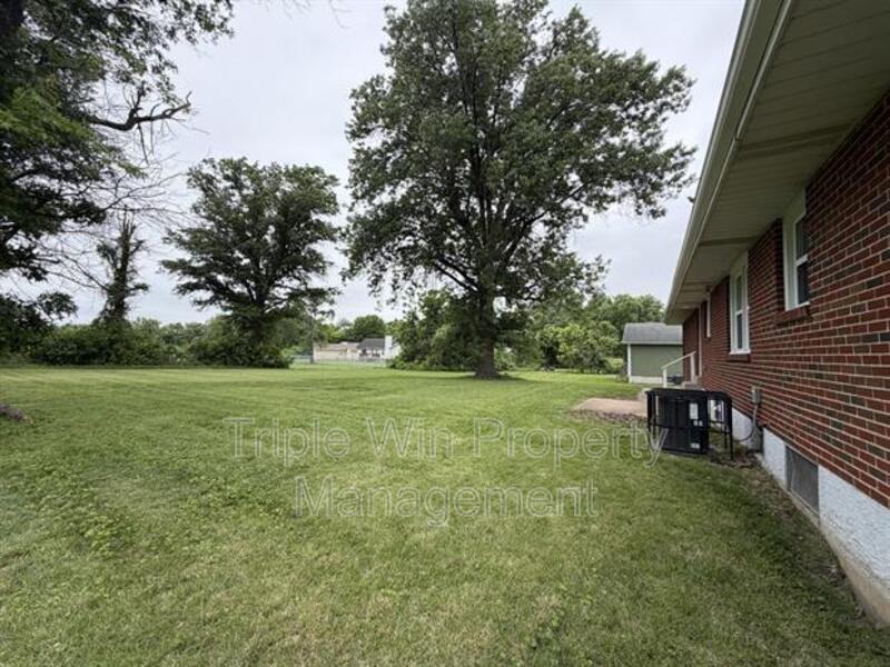 1664 Talisman Ln - Photo 4 of 35