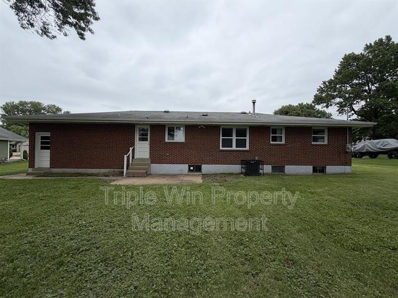 1664 Talisman Ln - Photo 7 of 35