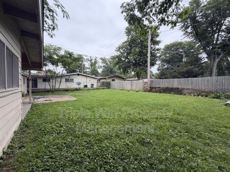 410 Ridge Dr - Photo 4 of 27