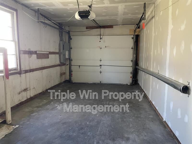 1280 Saint Catherine St - Photo 7 of 36