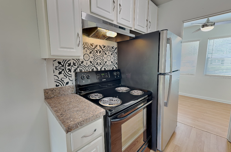 2124 Valencia Rd - Photo 2 of 16