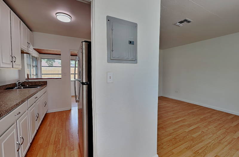 2124 Valencia Rd - Photo 4 of 16