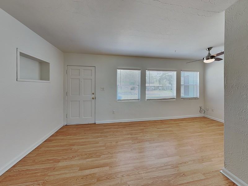 2124 Valencia Rd - Photo 5 of 16