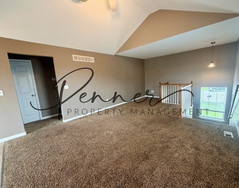 1015 Nw Willow Dr - Photo 3 of 13