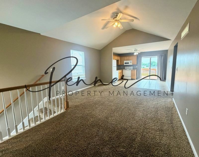1015 Nw Willow Dr - Photo 4 of 13