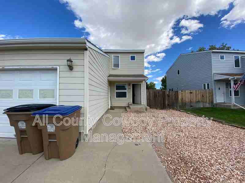 929 Palmer Dr - Photo 2 of 17