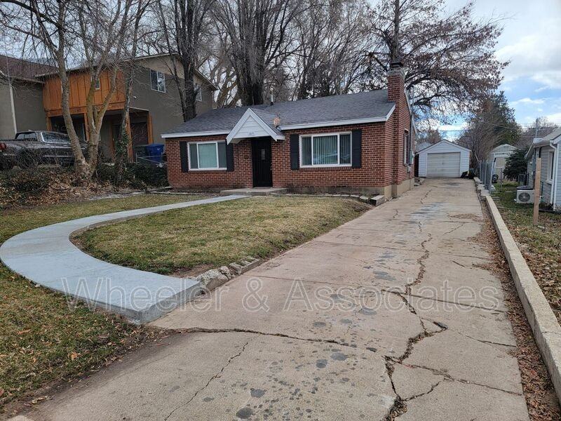1415 23rd St - Photo 2 of 18