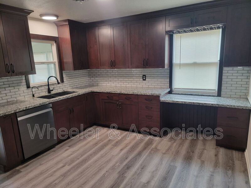 1415 23rd St - Photo 6 of 18