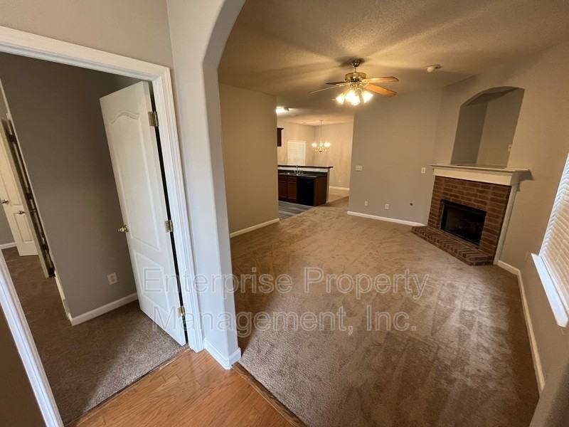 10178 Sterling Ridge Dr - Photo 4 of 18
