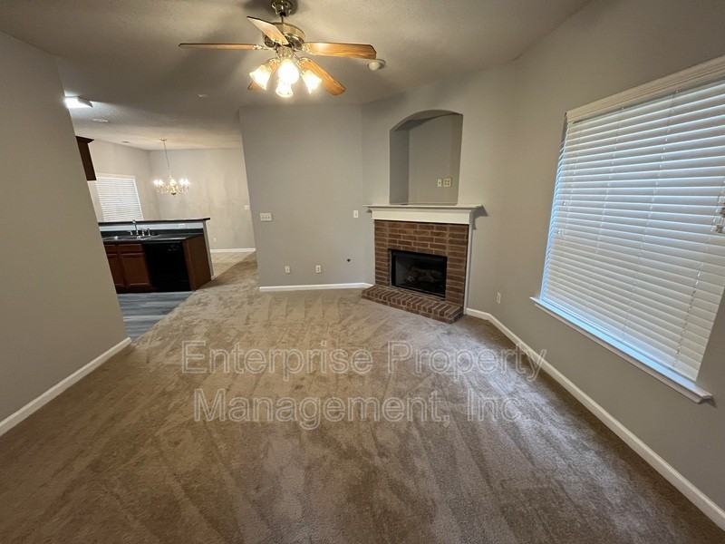 10178 Sterling Ridge Dr - Photo 5 of 18