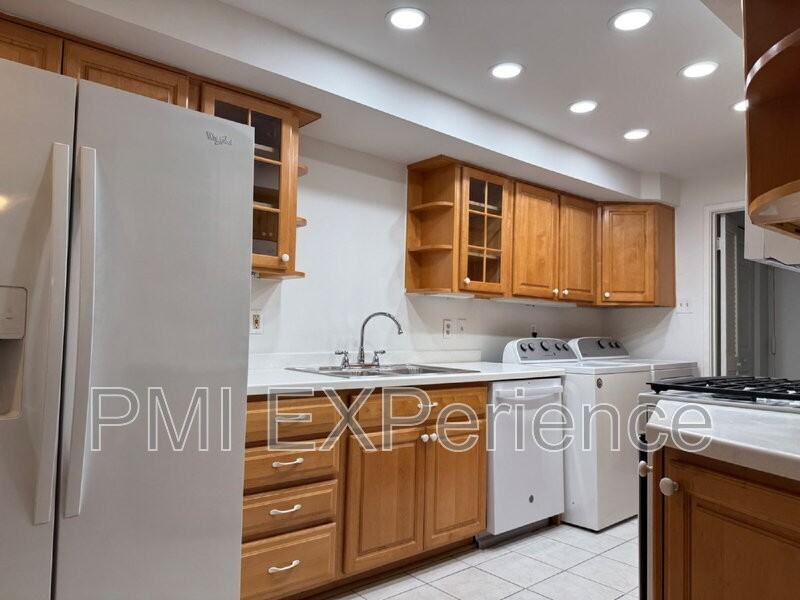 10246 Prince Pl #107 - Photo 5 of 16