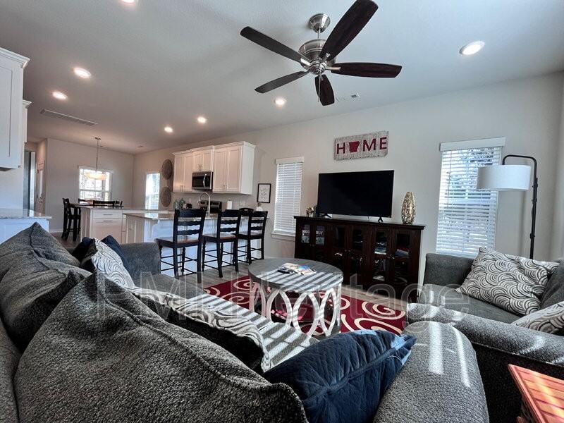 1452 W Sligo St - Photo 2 of 16