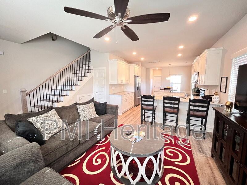 1452 W Sligo St - Photo 3 of 16