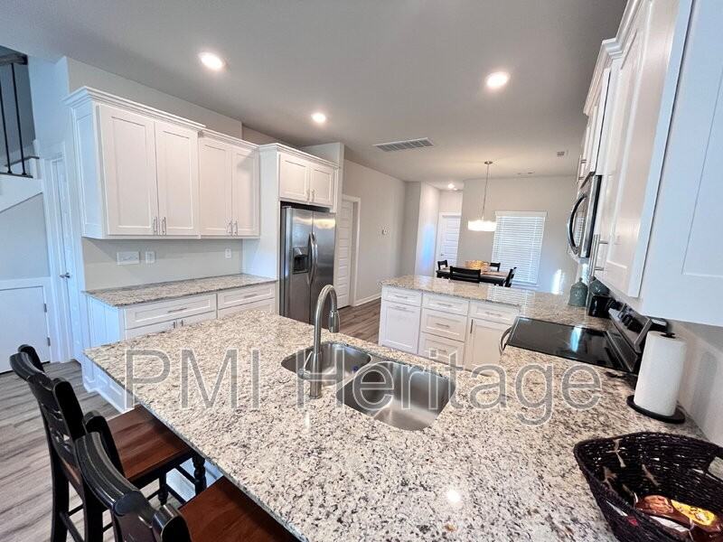 1452 W Sligo St - Photo 5 of 16