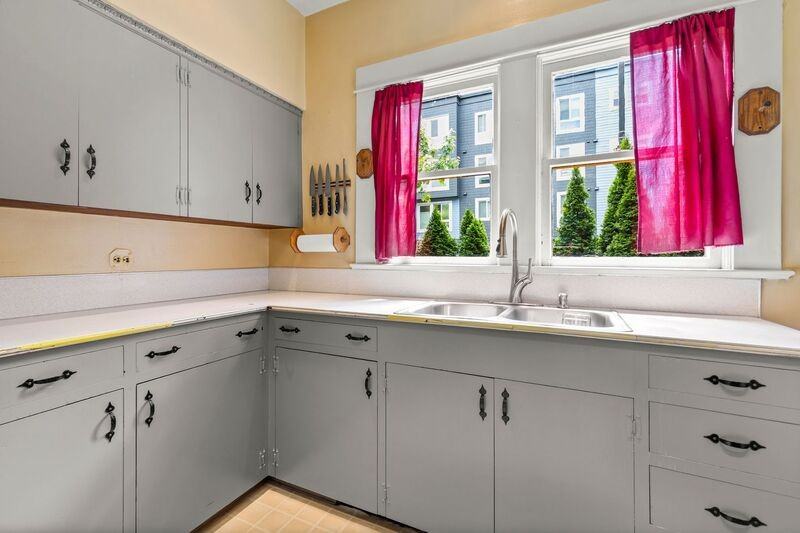 6933 N Interstate Ave - Photo 7 of 25
