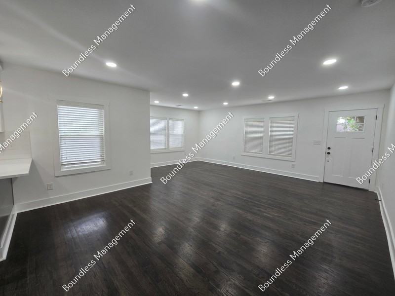 1064 Westmoor Dr Nw - Photo 4 of 19