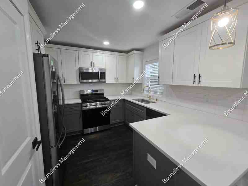 1064 Westmoor Dr Nw - Photo 5 of 19