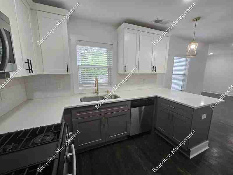 1064 Westmoor Dr Nw - Photo 6 of 19