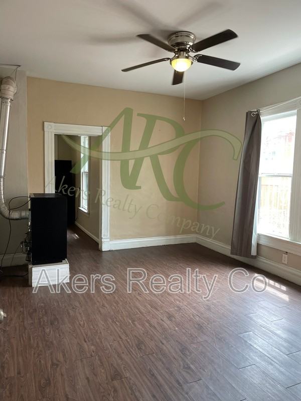 1216 Cedar St - Photo 4 of 13