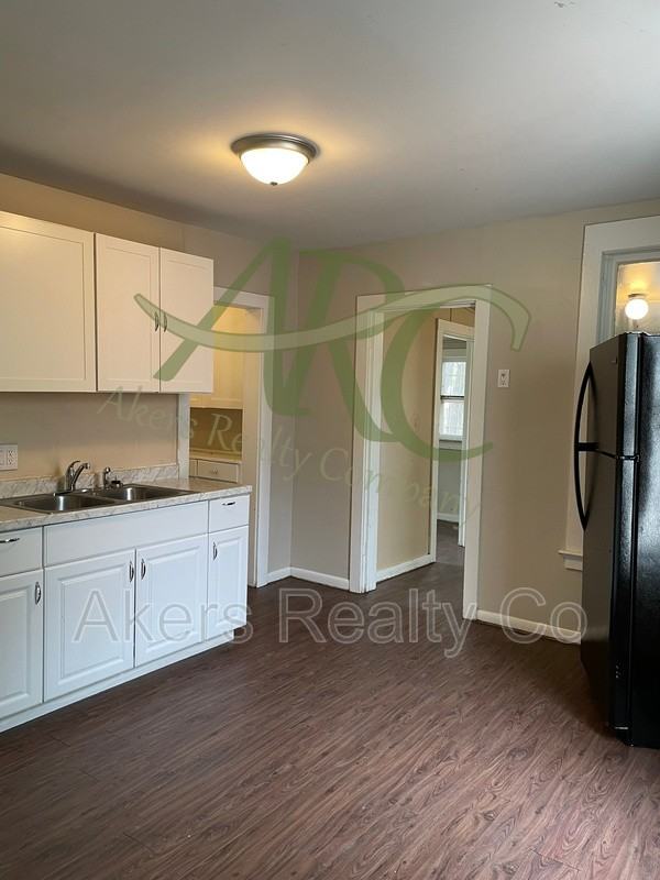 1216 Cedar St - Photo 5 of 13