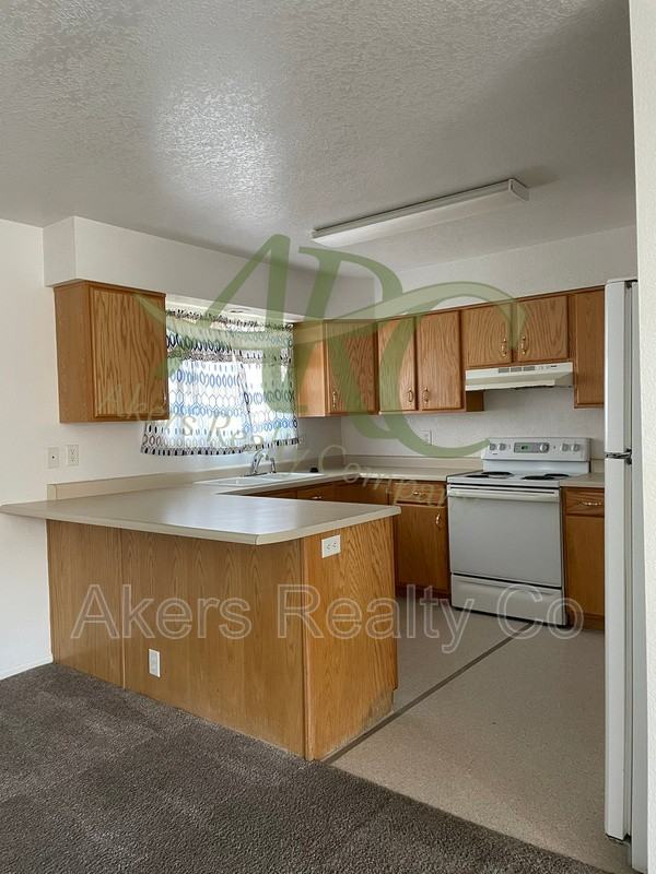 2726 Poplar St #B - Photo 3 of 13
