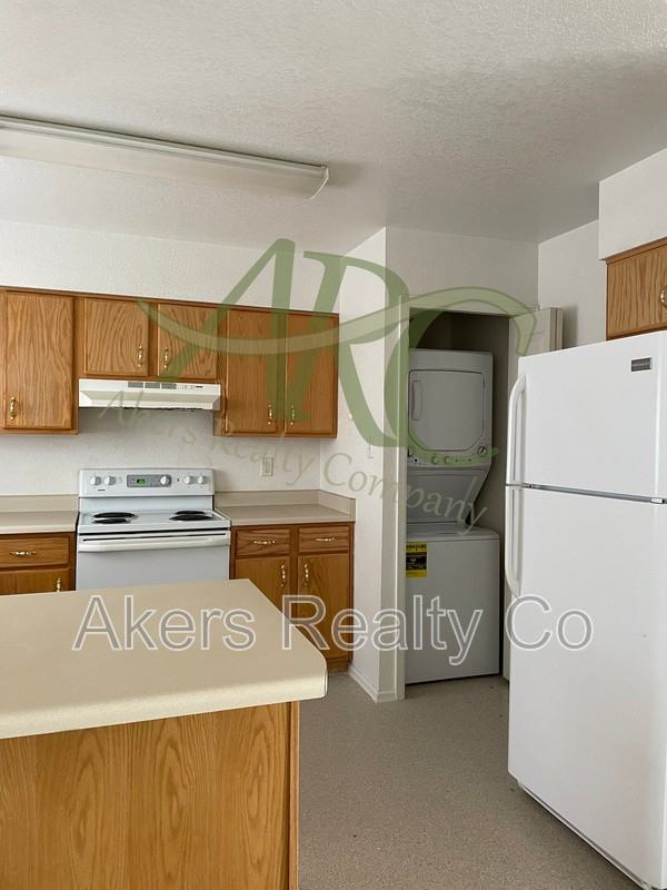 2726 Poplar St #B - Photo 4 of 13