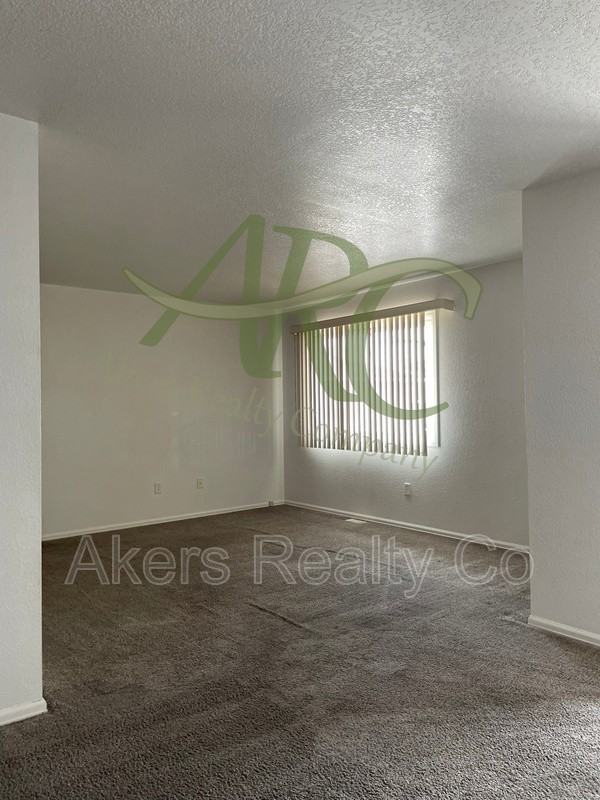2726 Poplar St #B - Photo 5 of 13