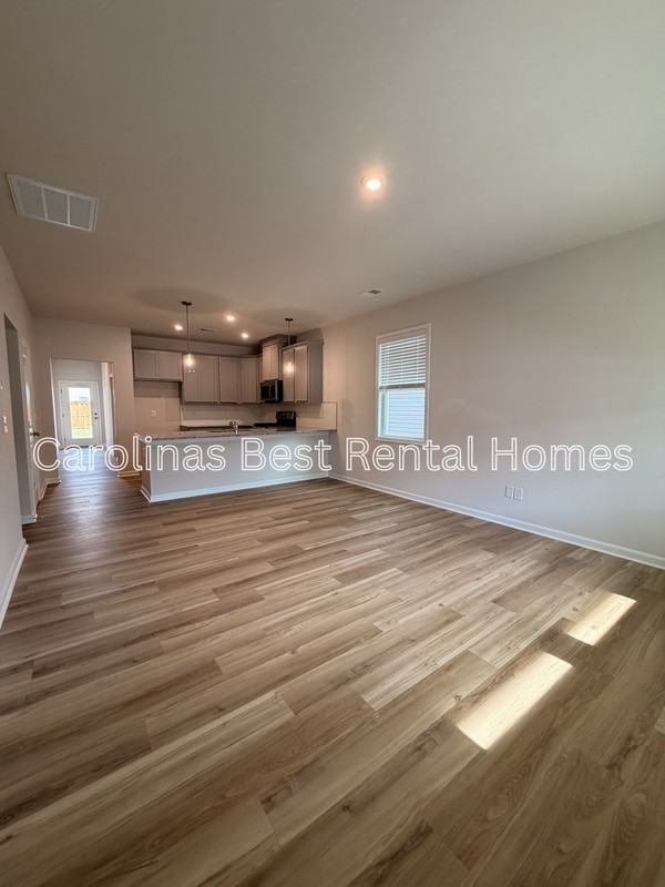 449 Lady Liberty Way - Photo 3 of 27