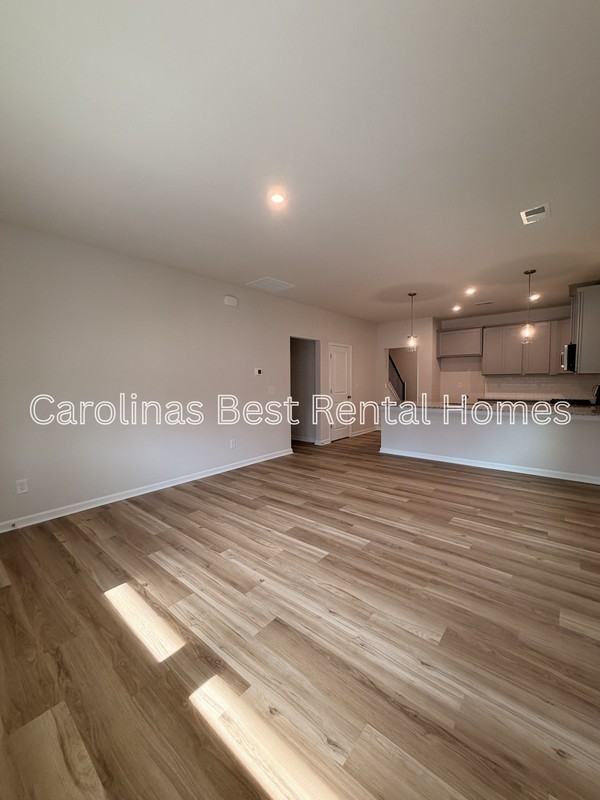 449 Lady Liberty Way - Photo 4 of 27