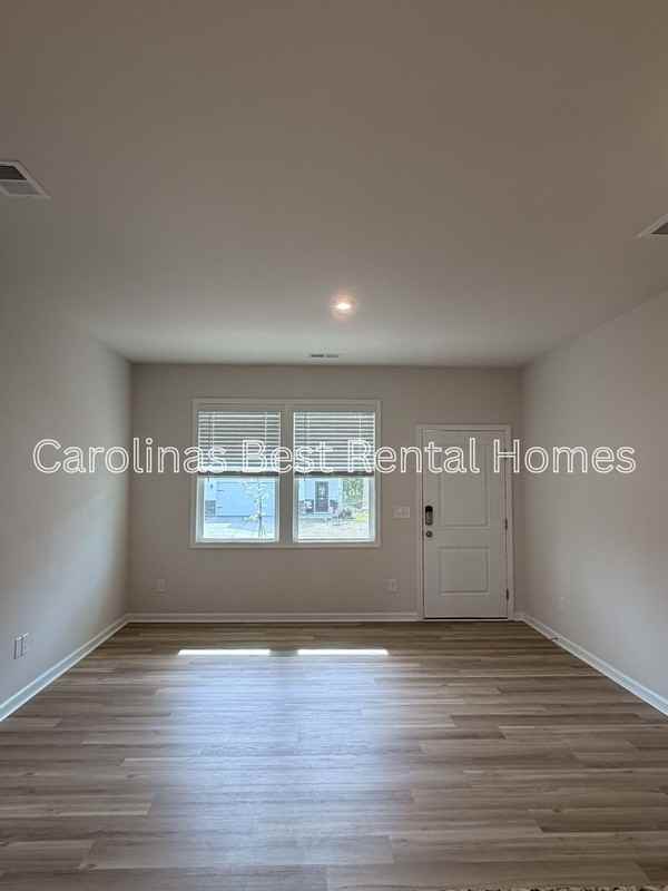449 Lady Liberty Way - Photo 5 of 27