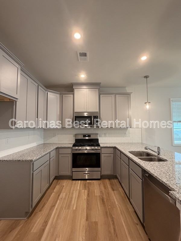449 Lady Liberty Way - Photo 7 of 27