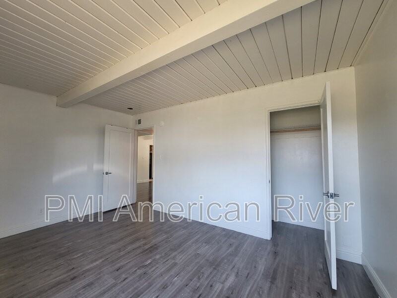 6039 35th Ave - Photo 7 of 13