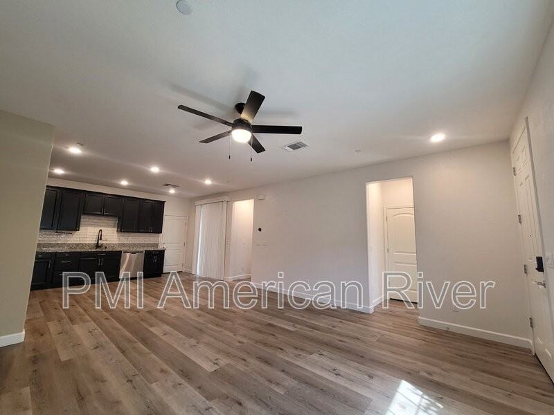 3805 Amelia Rose Way - Photo 3 of 20