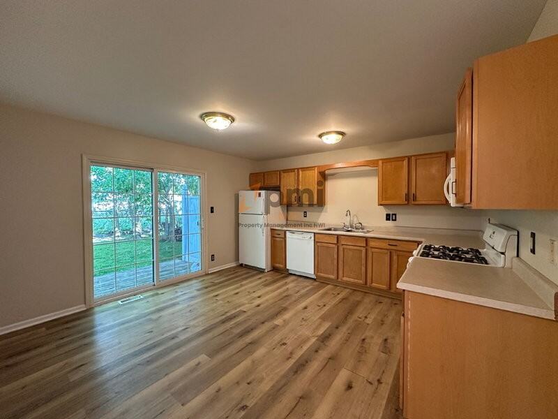 678 Dearborn Rd #B - Photo 5 of 22