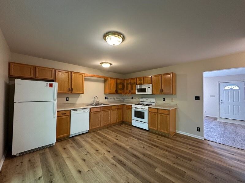 678 Dearborn Rd #B - Photo 6 of 22