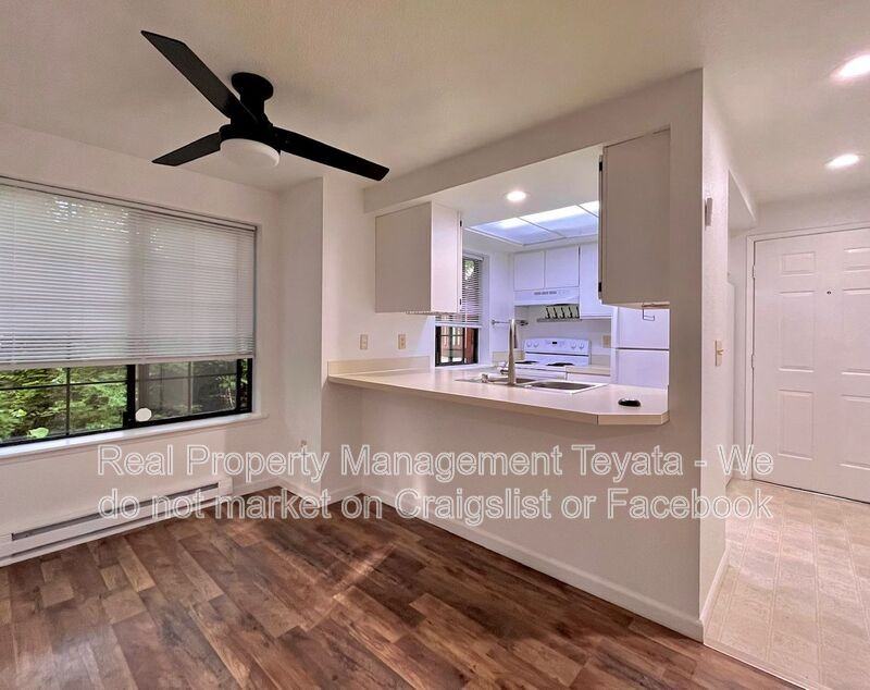 1338 Puget St #1 - Photo 4 of 14