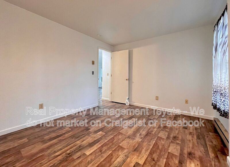 1338 Puget St #1 - Photo 6 of 14