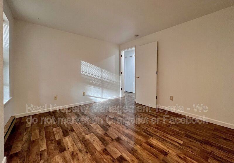 1338 Puget St #1 - Photo 7 of 14