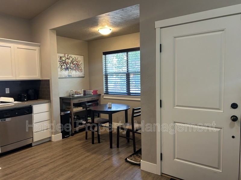 4315 N Adams St - Photo 5 of 14